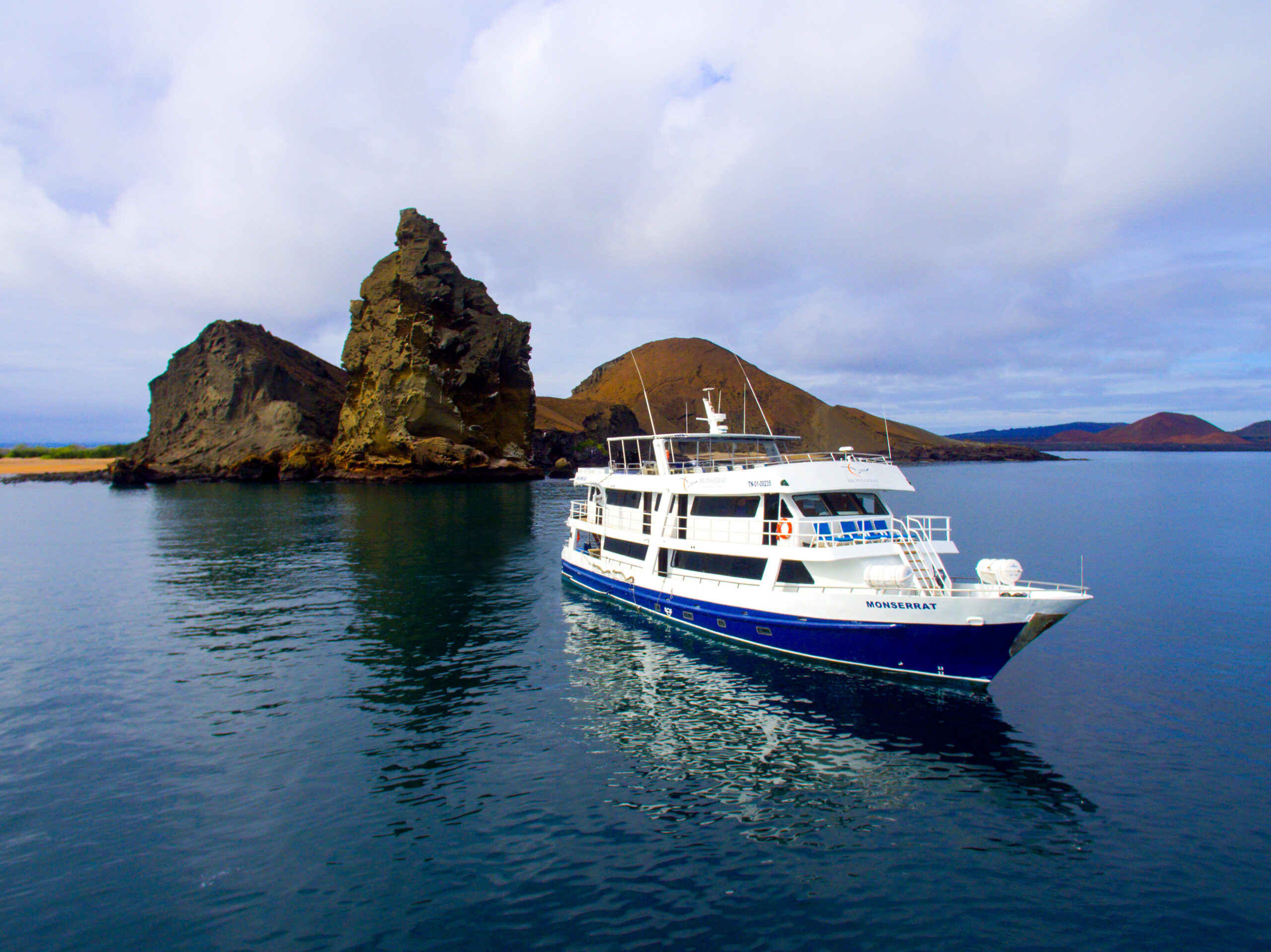 Monserrat Galapagos Cruises Panoramic Pinacle Rock Bartolome 2021 11 scaled