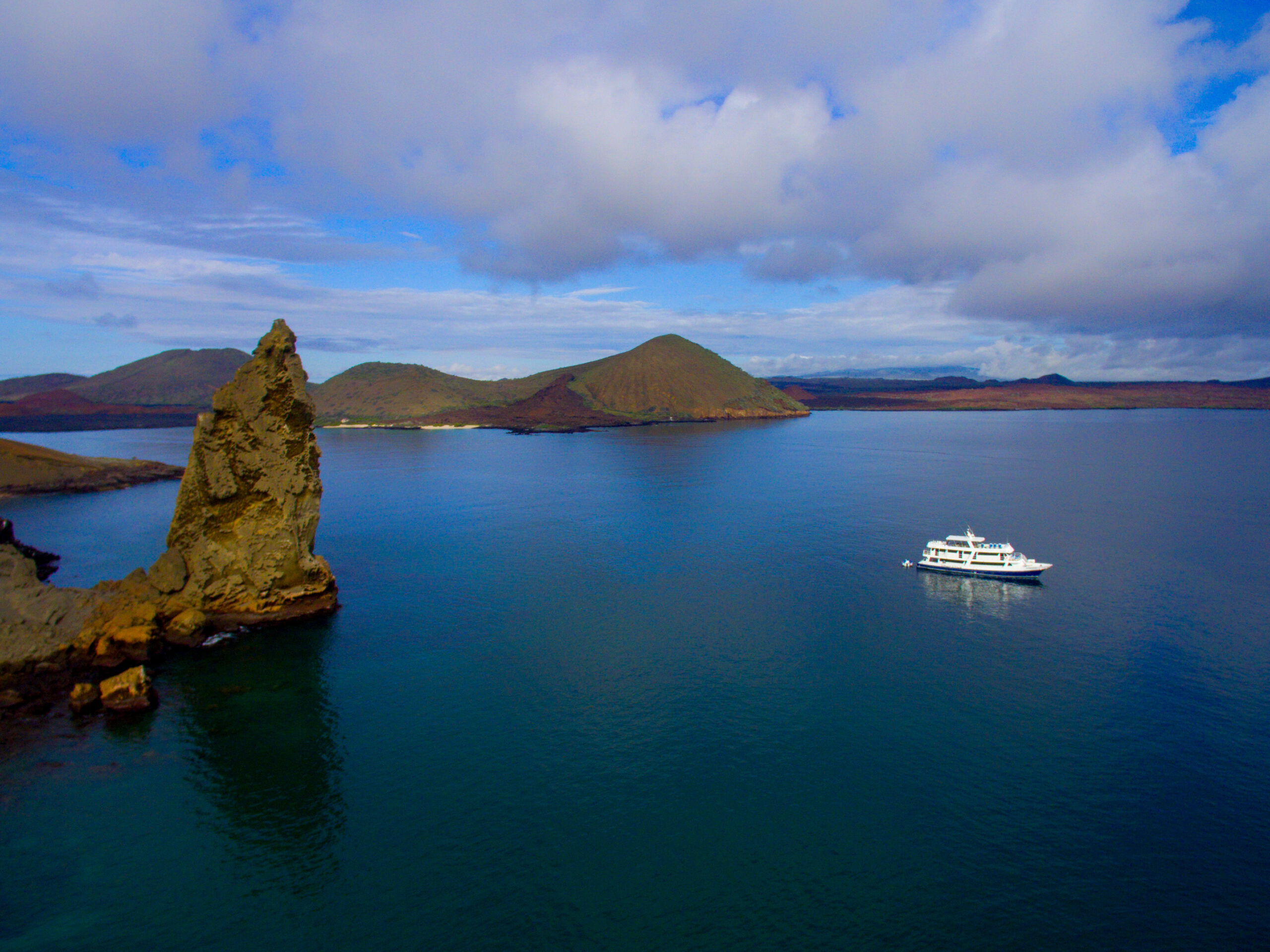 Monserrat Galapagos Cruises Panoramic Pinacle Rock Bartolome 2021 15 scaled